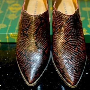 Lucky Brand Booties size 8 1/2 Burgundy & Black gently used.Excellent condition